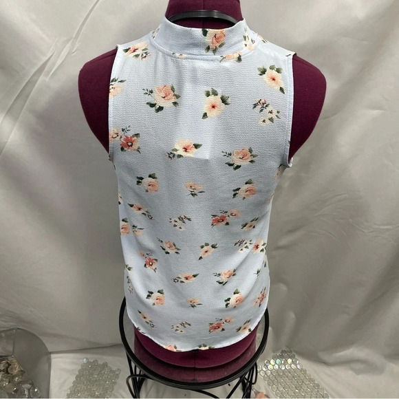 E&M Collection Women blue floral Sleeveless Blouse - Picture 7 of 9